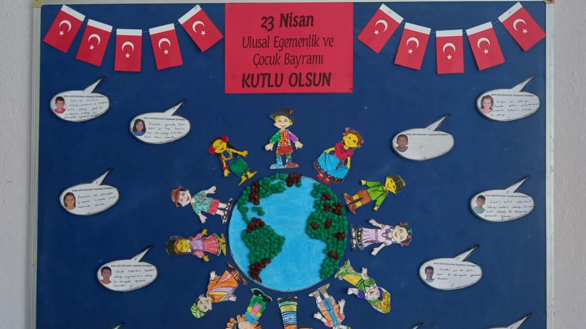 Sınıf öğretmenimiz Çağlar İLGİ tarafından 23 Nisan Ulusal Egemenlik ve Çocuk Bayramı panosu hazırlandı.